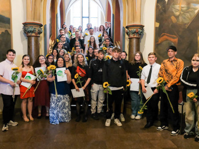 Feierliche &Uuml;bergabe der Abschlusszeugnisse im Rathausfestsaal