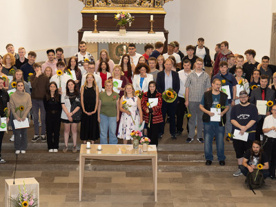 Feierliche &Uuml;bergabe der Abschlusszeugnisse in der Kaufmannskirche