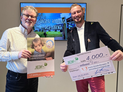 Spenden&uuml;bergabe im Doppelpack