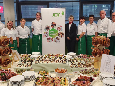 Von JBF-Azubis mit Liebe gemacht: Buffet&nbsp;zum&nbsp;BVMW-Empfang