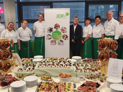 Von JBF-Azubis mit Liebe gemacht: Buffet zum BVMW-Empfang